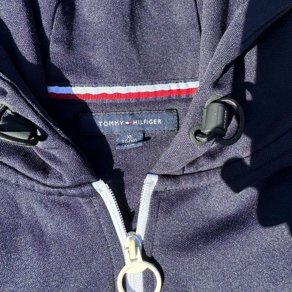 Tommy Hilfiger Men's Black, Red, and White Sweater - Picture 5 of 6